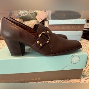 Life Stride Brown Heeled Boots